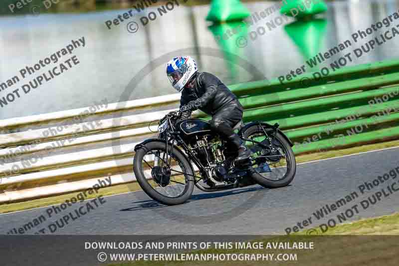 Vintage motorcycle club;eventdigitalimages;mallory park;mallory park trackday photographs;no limits trackdays;peter wileman photography;trackday digital images;trackday photos;vmcc festival 1000 bikes photographs